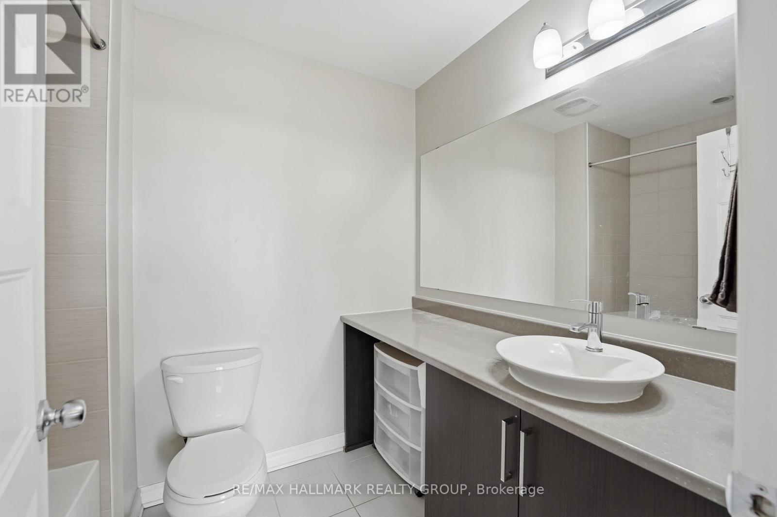 PRIMARY BEDROOM ENSUITE - 670 Danaca Private, Ottawa, ON
