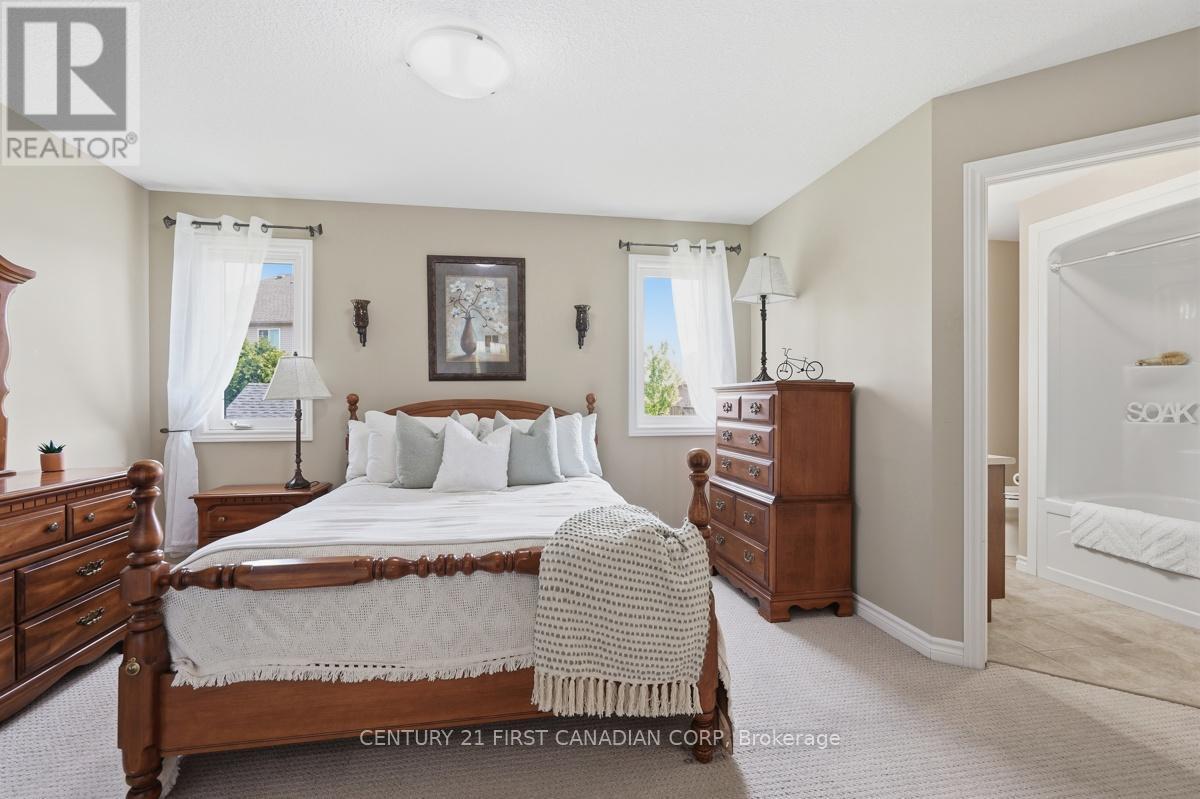30 Pear Tree Avenue, St. Thomas, ON