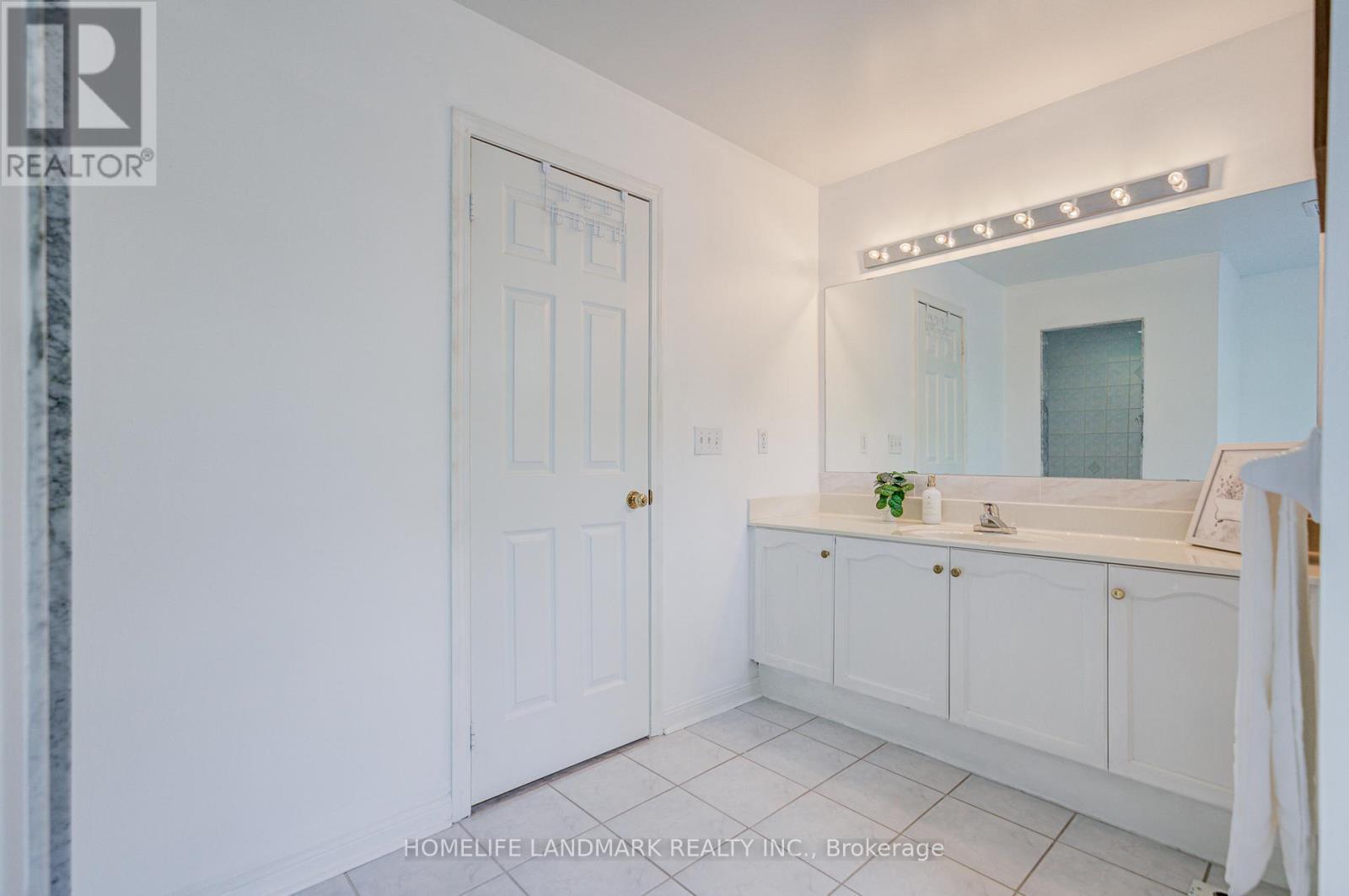 6 - 10 St Moritz Way, Markham, ON - Indoor Photo Showing Bathroom