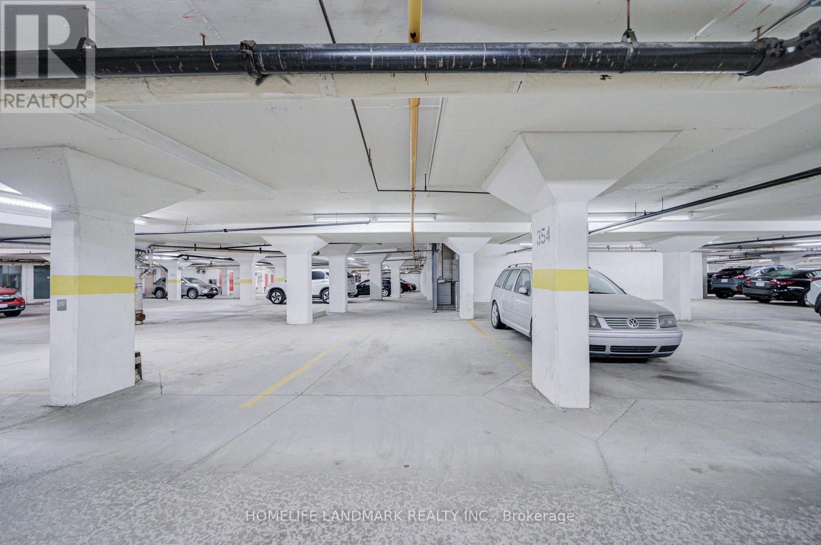 6 - 10 St Moritz Way, Markham, ON - Indoor Photo Showing Garage