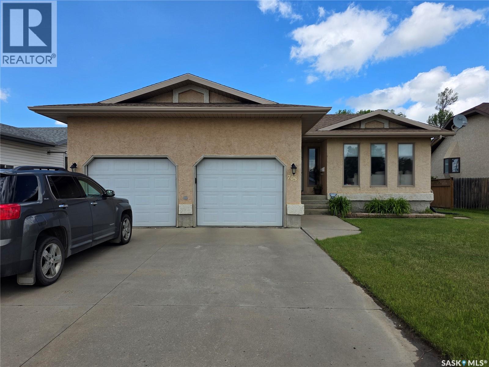 705 Sun Valley Drive, Estevan, SK