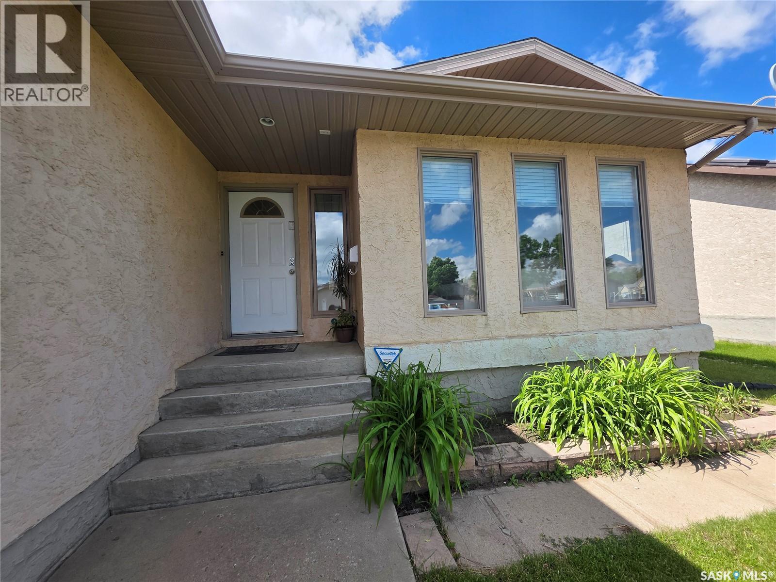 705 Sun Valley Drive, Estevan, SK
