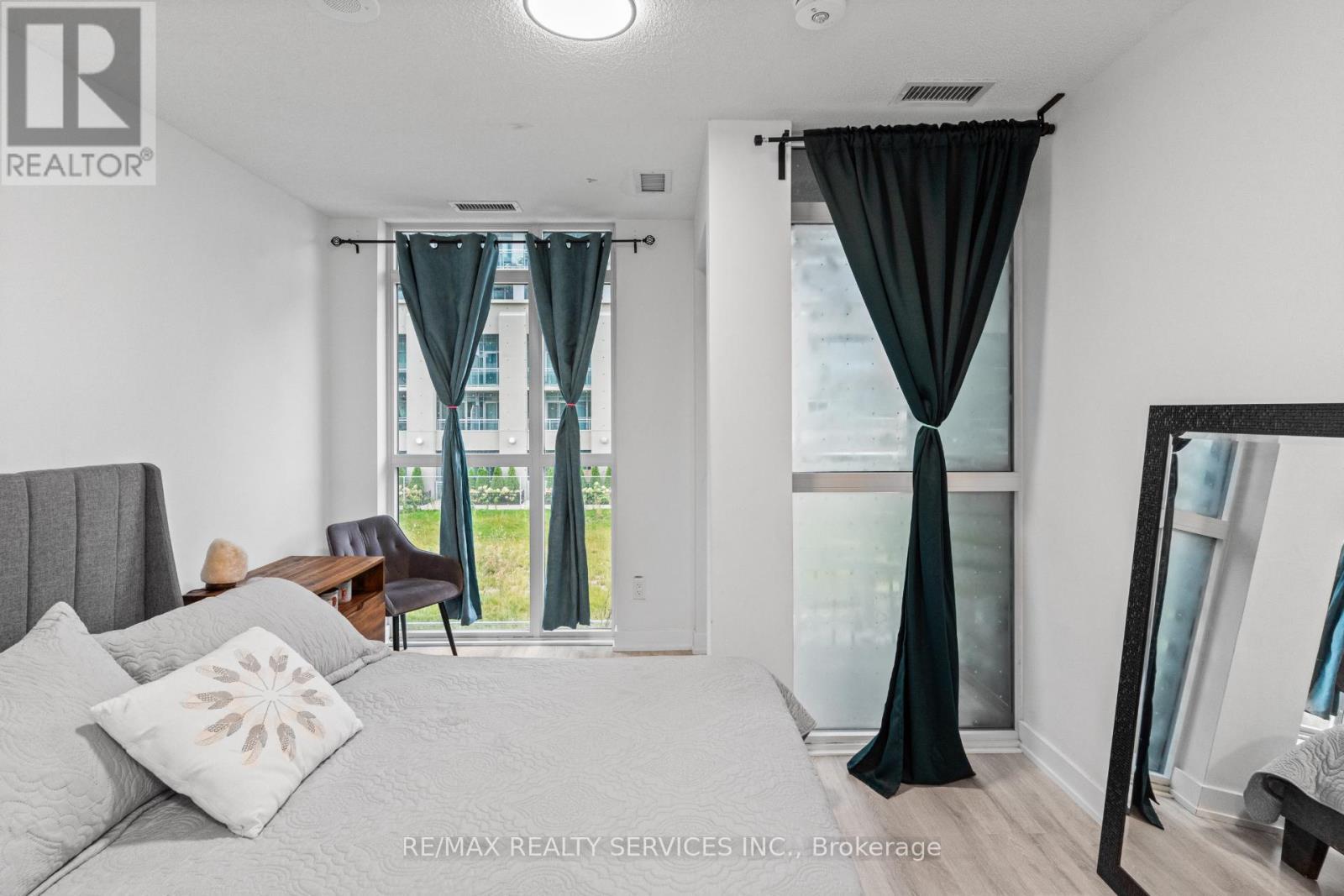 115 - 251 Manitoba Street, Toronto, ON