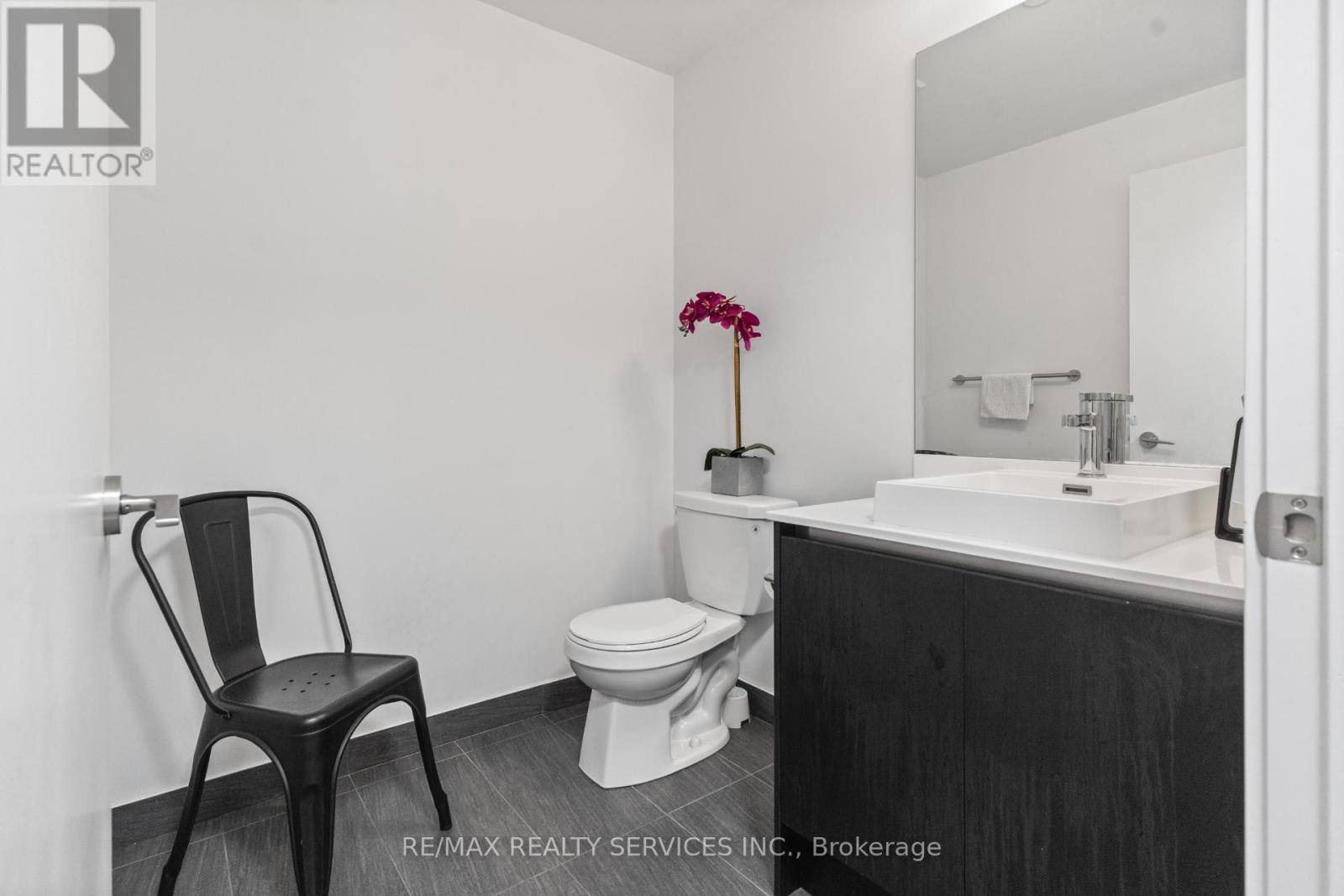 115 - 251 Manitoba Street, Toronto, ON