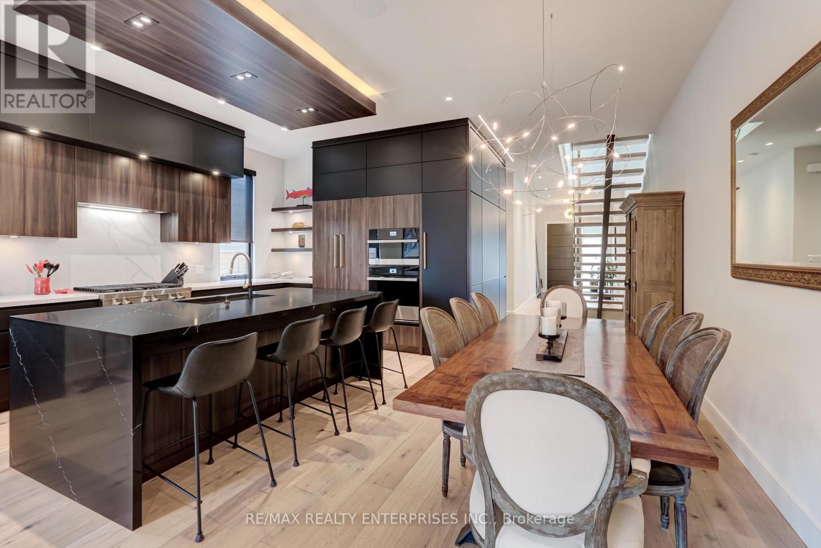 37 Oakwood Avenue N, Mississauga, ON