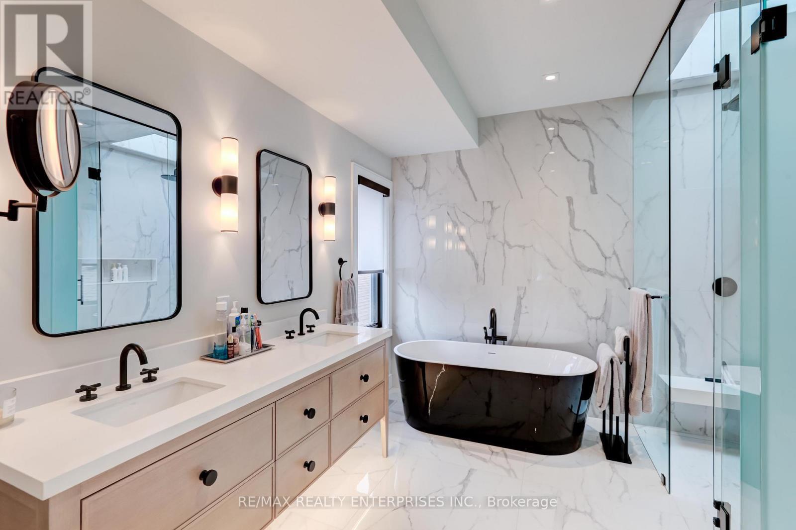 37 Oakwood Avenue N, Mississauga, ON