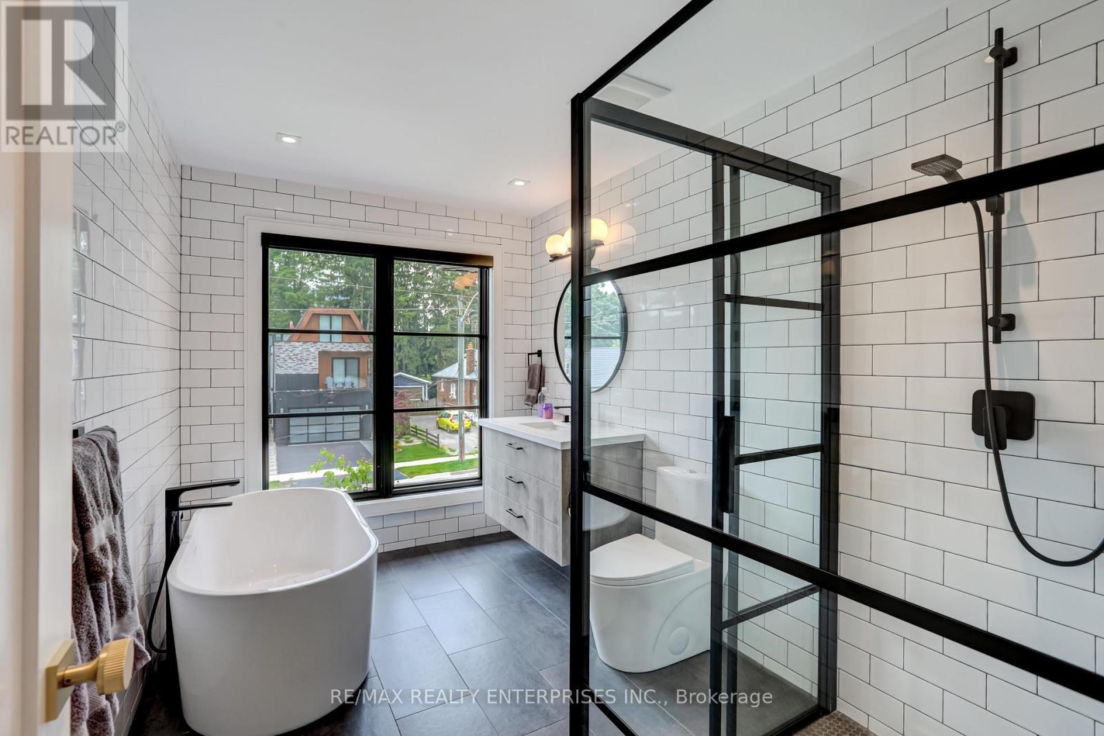 37 Oakwood Avenue N, Mississauga, ON