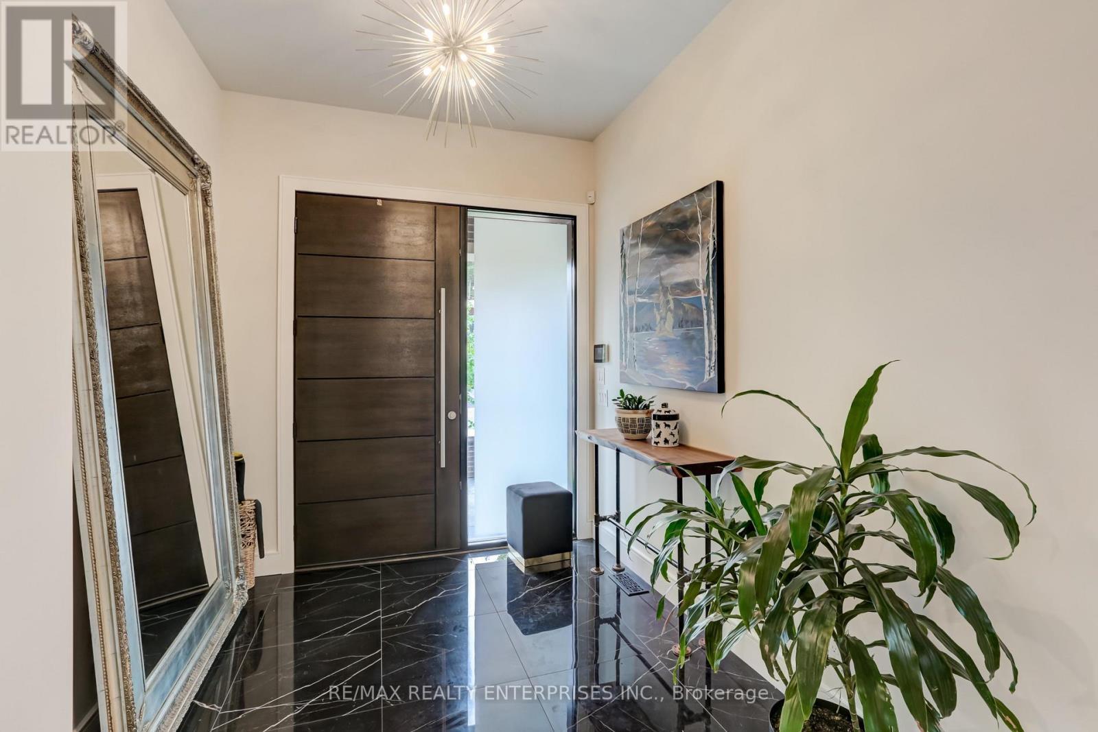 37 Oakwood Avenue N, Mississauga, ON