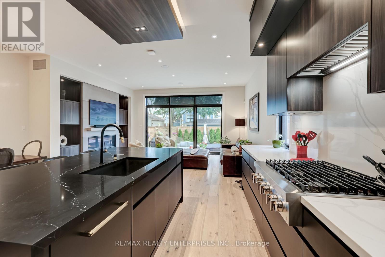 37 Oakwood Avenue N, Mississauga, ON