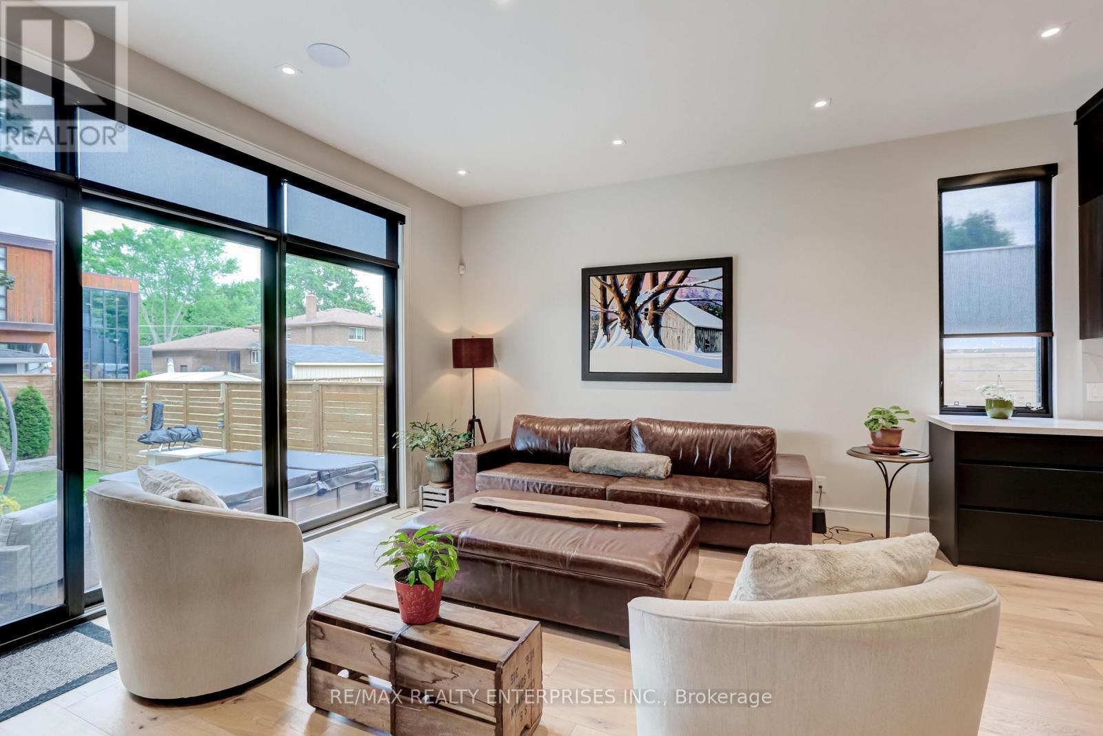 37 Oakwood Avenue N, Mississauga, ON