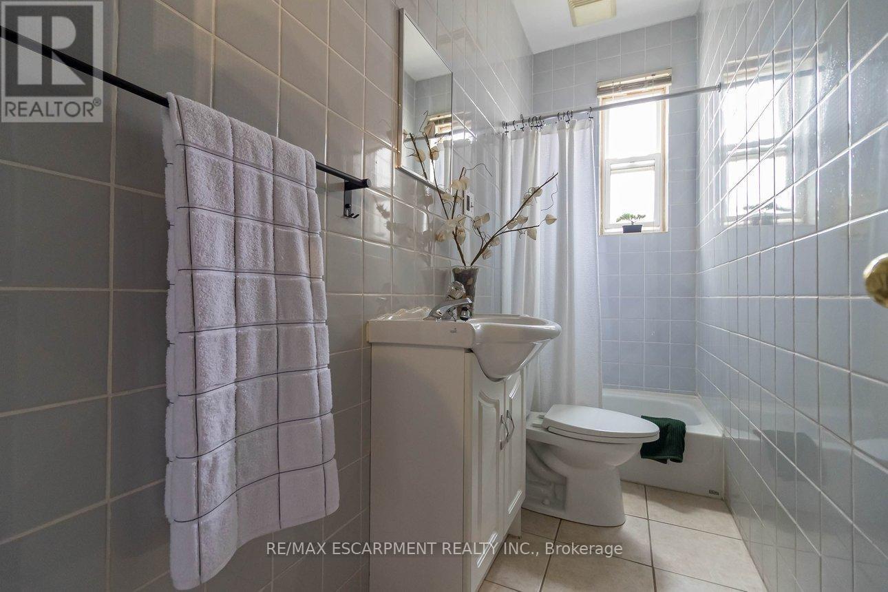 Main Floor 3 pc Bath - 82 Burris Street, Hamilton, ON