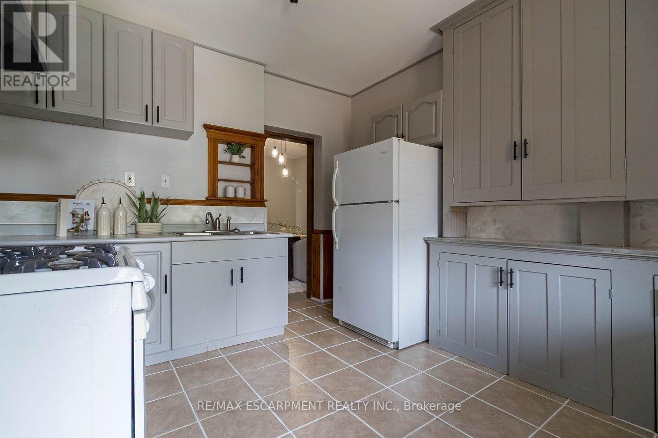 Kitchen - 82 Burris Street, Hamilton, ON