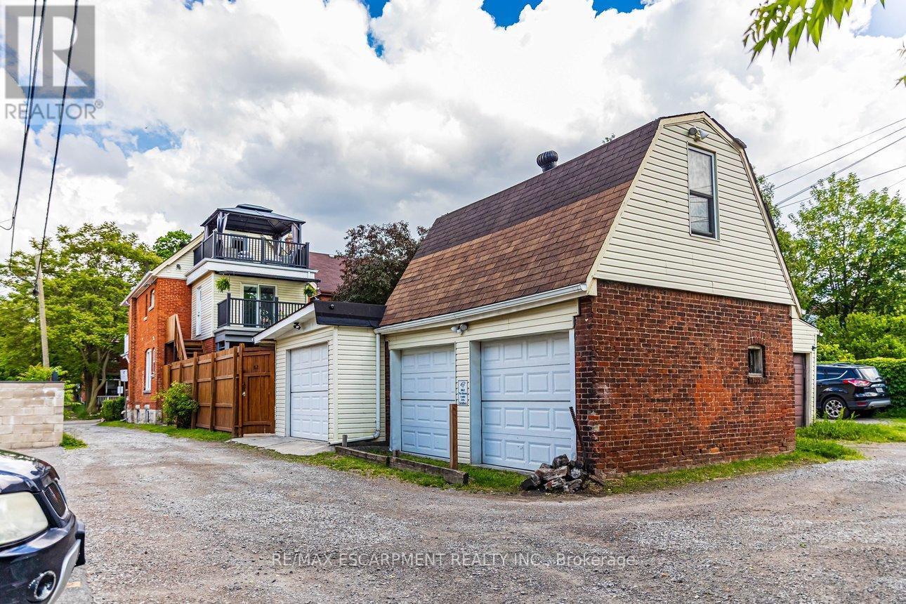 Garages - 82 Burris Street, Hamilton, ON