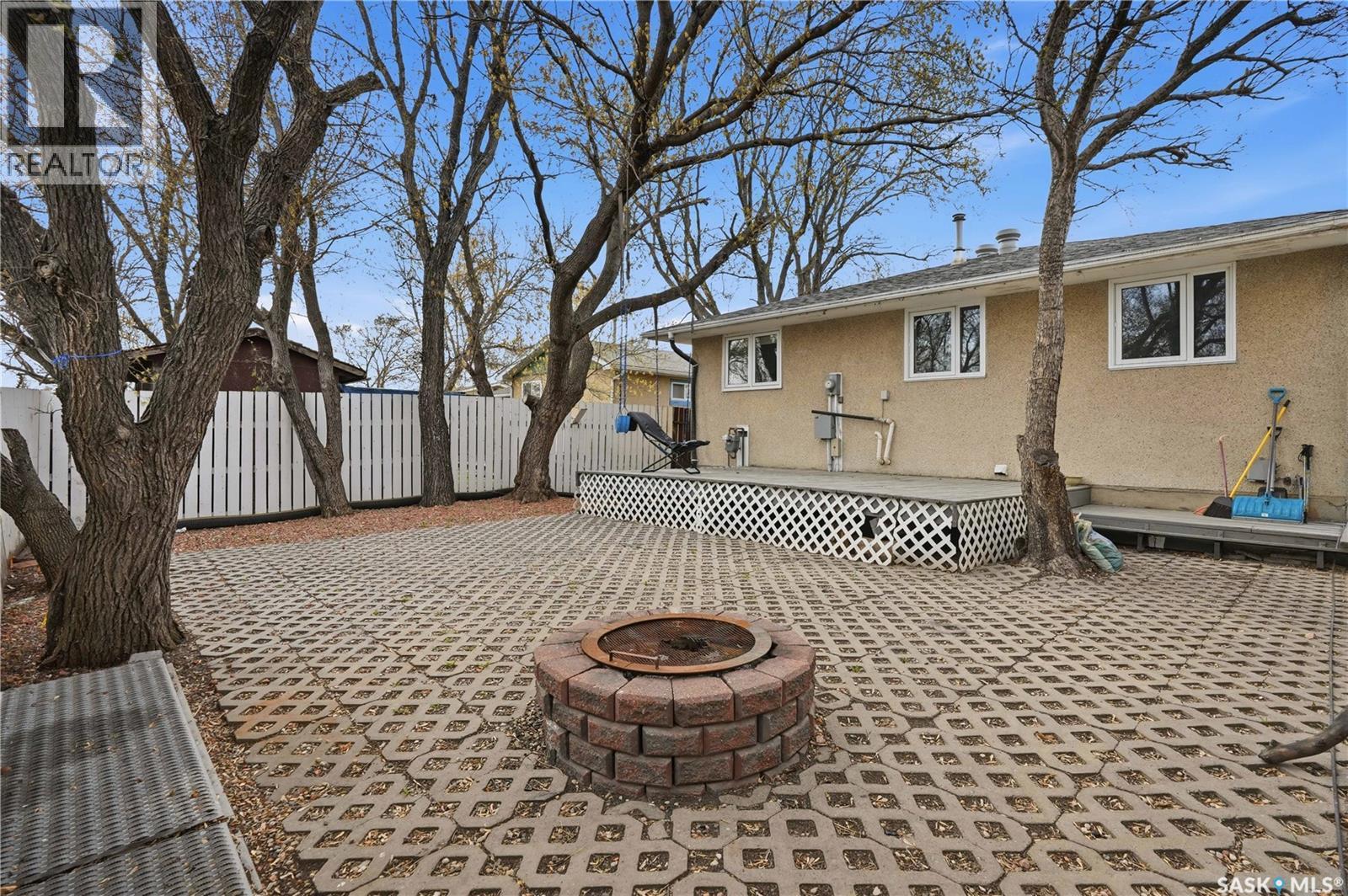 94 Lloyd Crescent, Regina, SK