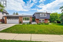 453 WARMINSTER DRIVE Oakville (Wo West), ON L6L 4N4