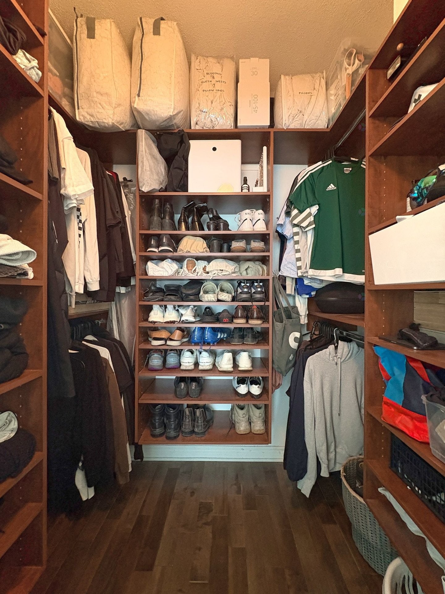 Penderie (Walk-in) - 203-1101 Rue Des Carrières, Montréal (Rosemont/La Petite-Patrie), QC
