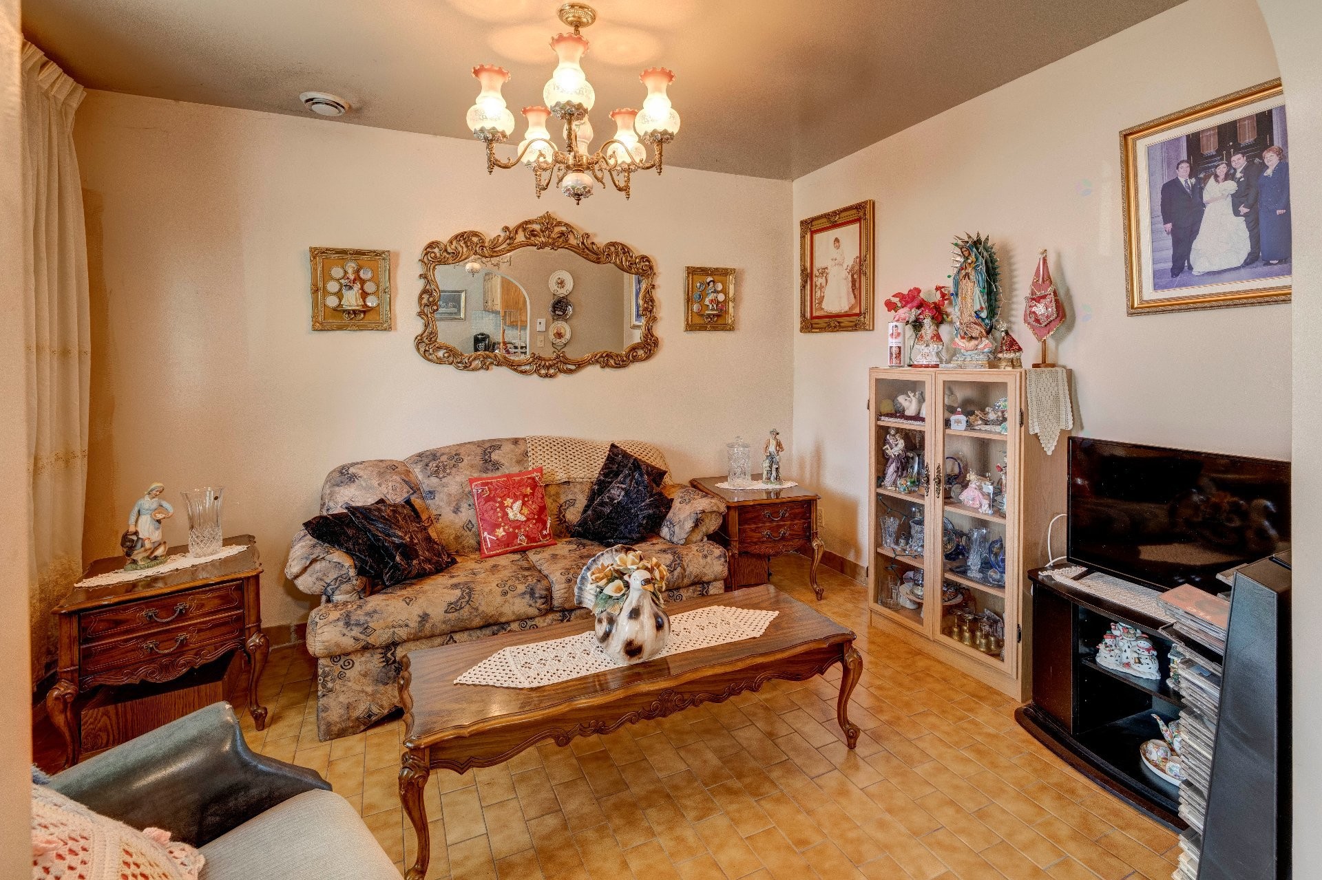 Salon - 319 Rg St-André, Saint-Cyprien-De-Napierville, QC