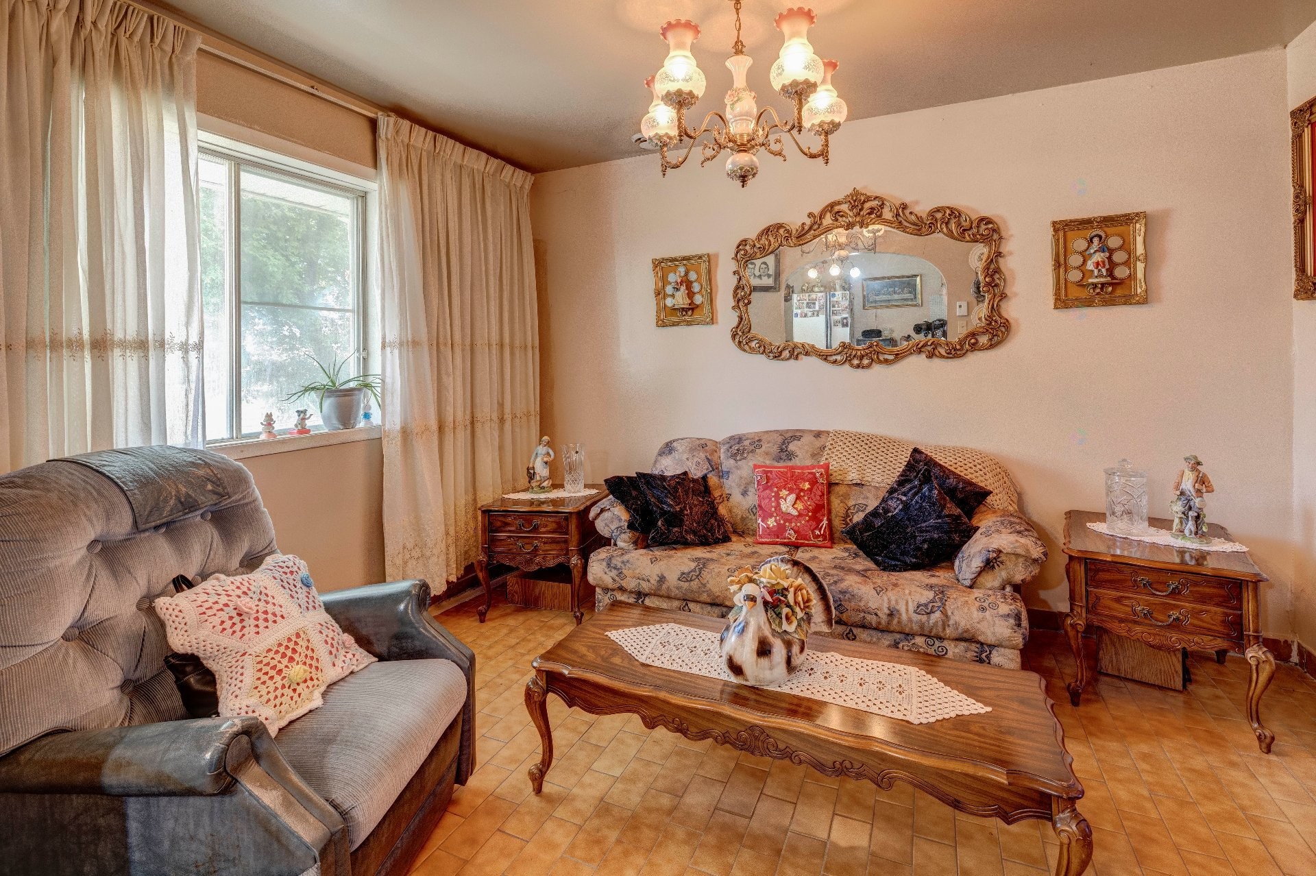 Salon - 319 Rg St-André, Saint-Cyprien-De-Napierville, QC
