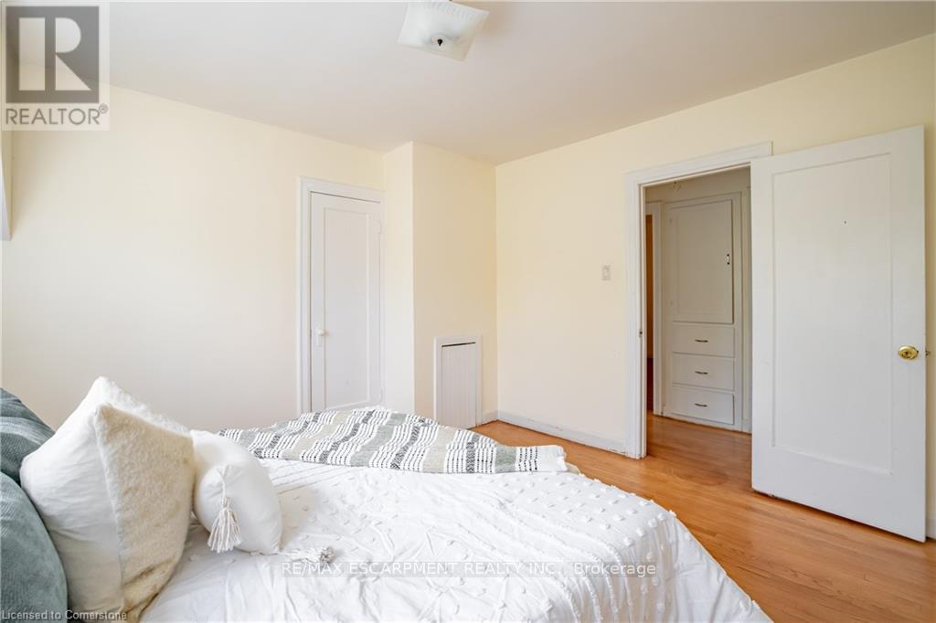 136 Glen Road, Hamilton, ON