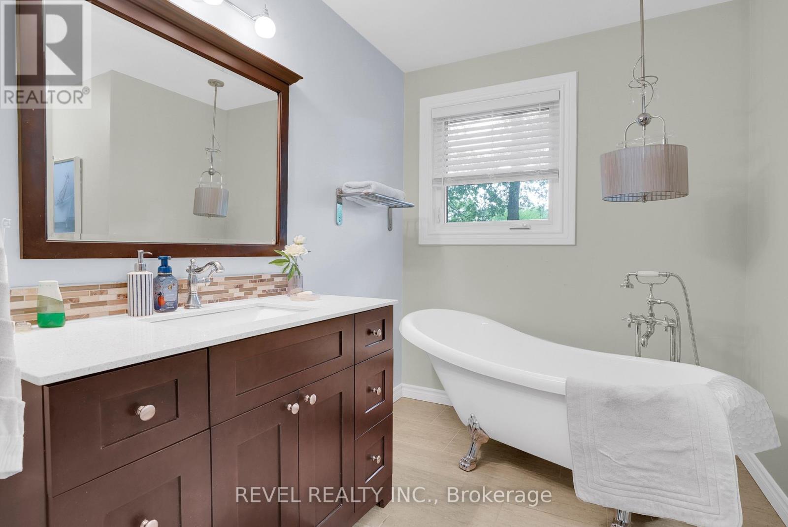 53 Oakridge Drive, Barrie, ON