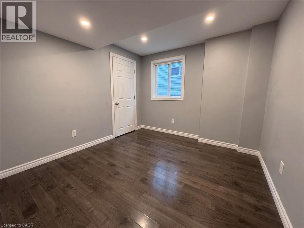 304 Lemon Grass Crescent Unit# B, Kitchener, ON
