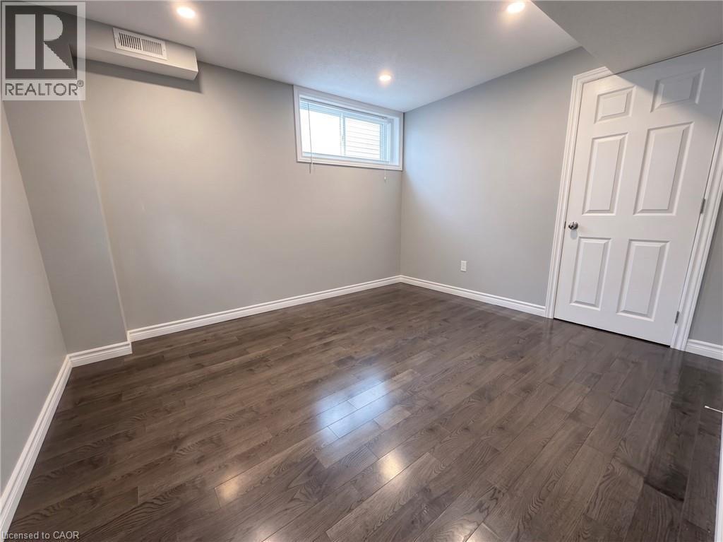 304 Lemon Grass Crescent Unit# B, Kitchener, ON