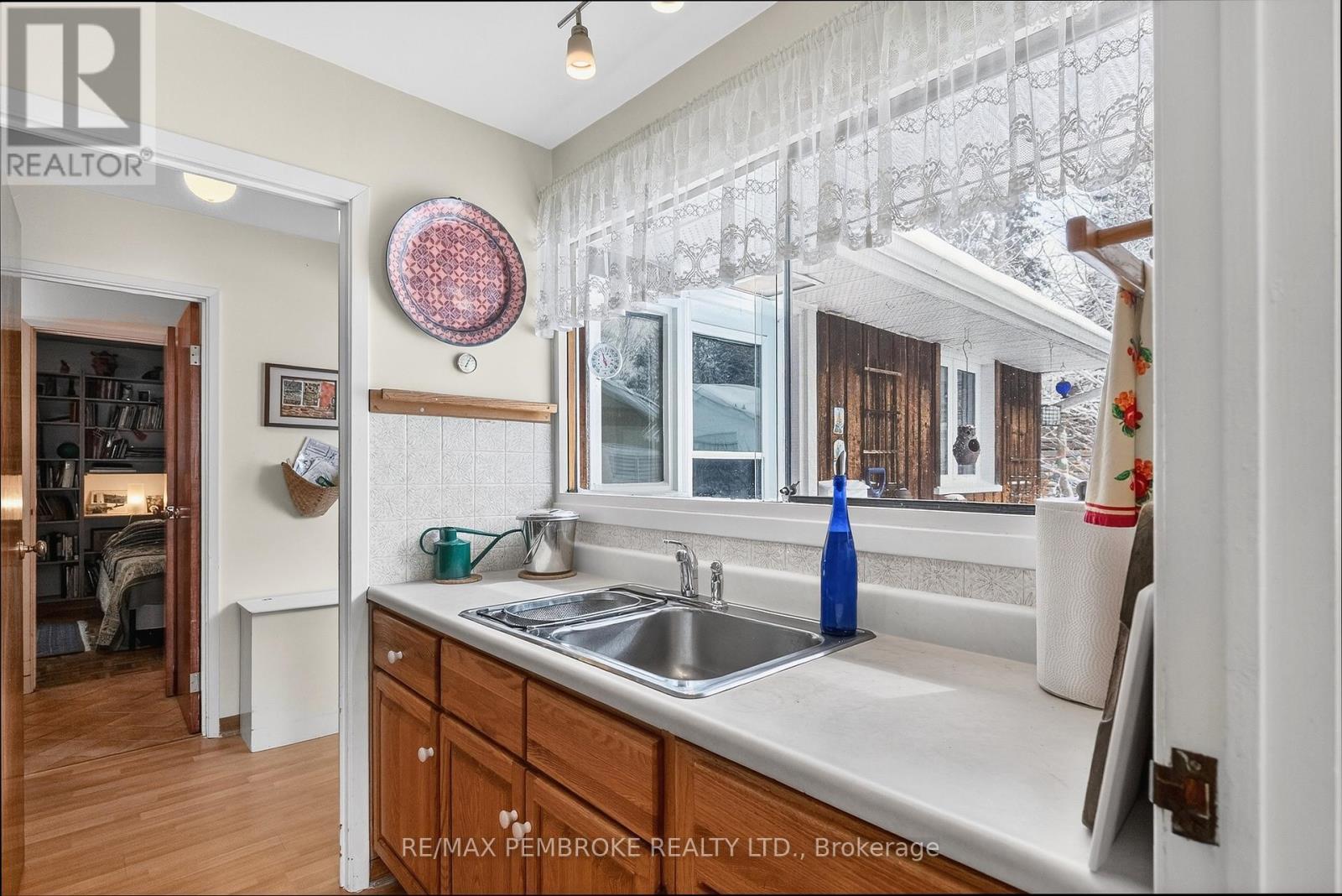 98 Glendale Avenue, Deep River, ON