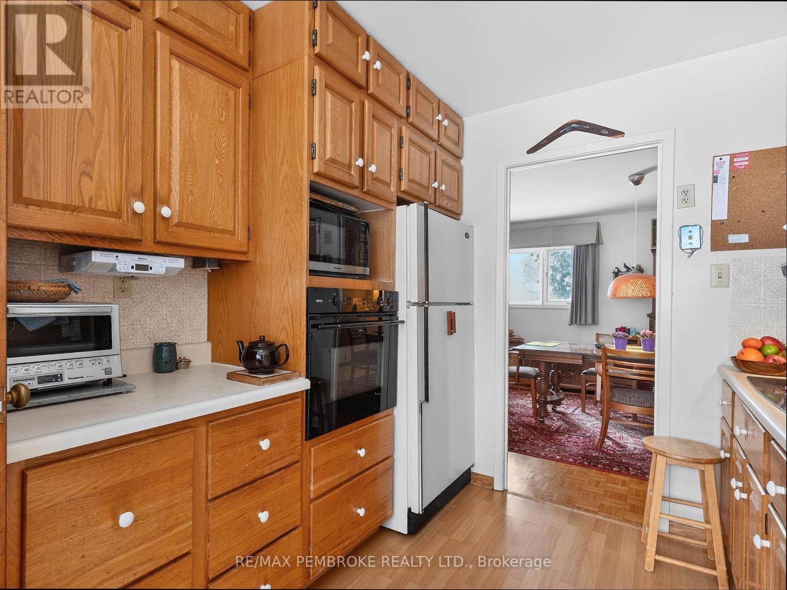 98 Glendale Avenue, Deep River, ON