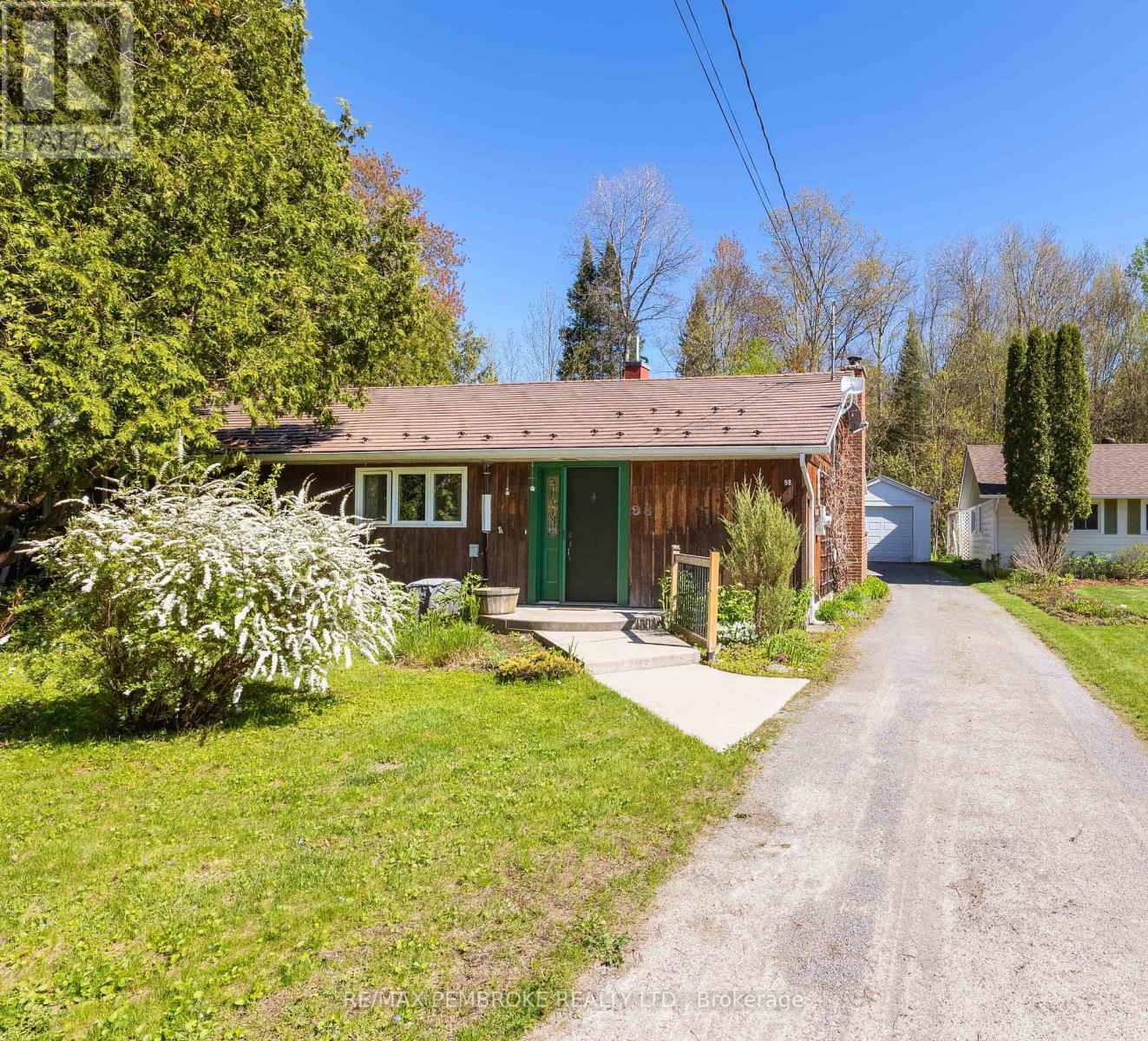 98 Glendale Avenue, Deep River, ON