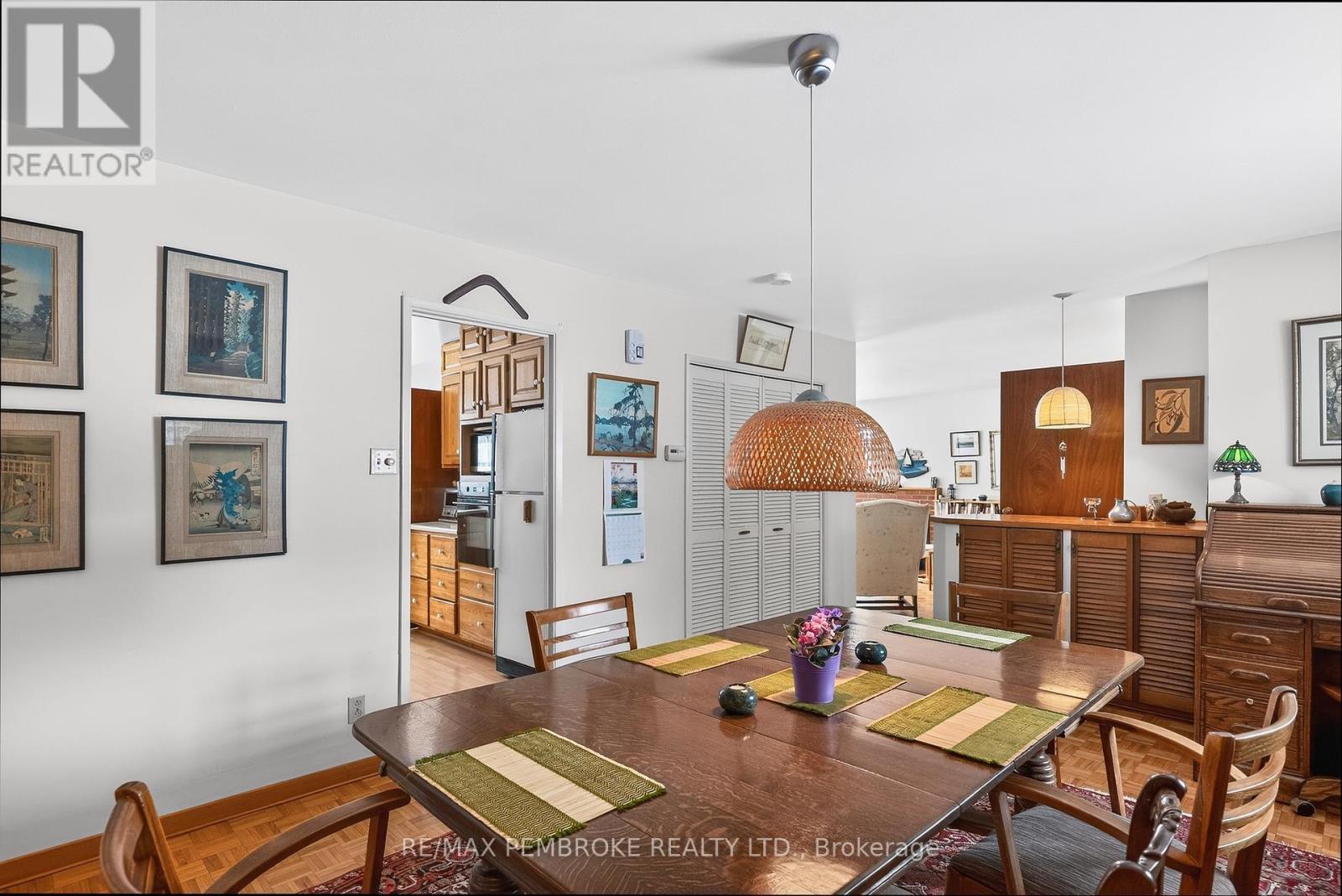 98 Glendale Avenue, Deep River, ON
