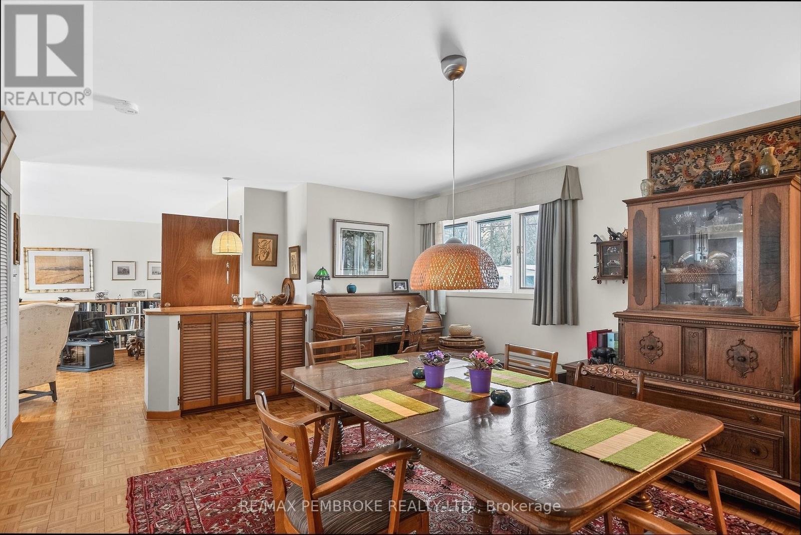 98 Glendale Avenue, Deep River, ON