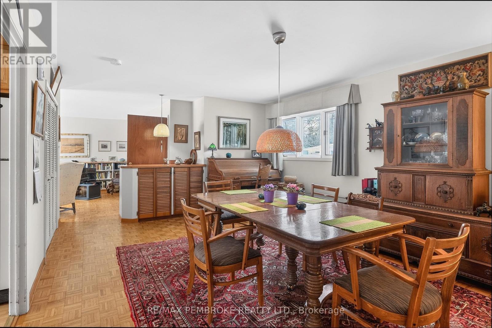 98 Glendale Avenue, Deep River, ON