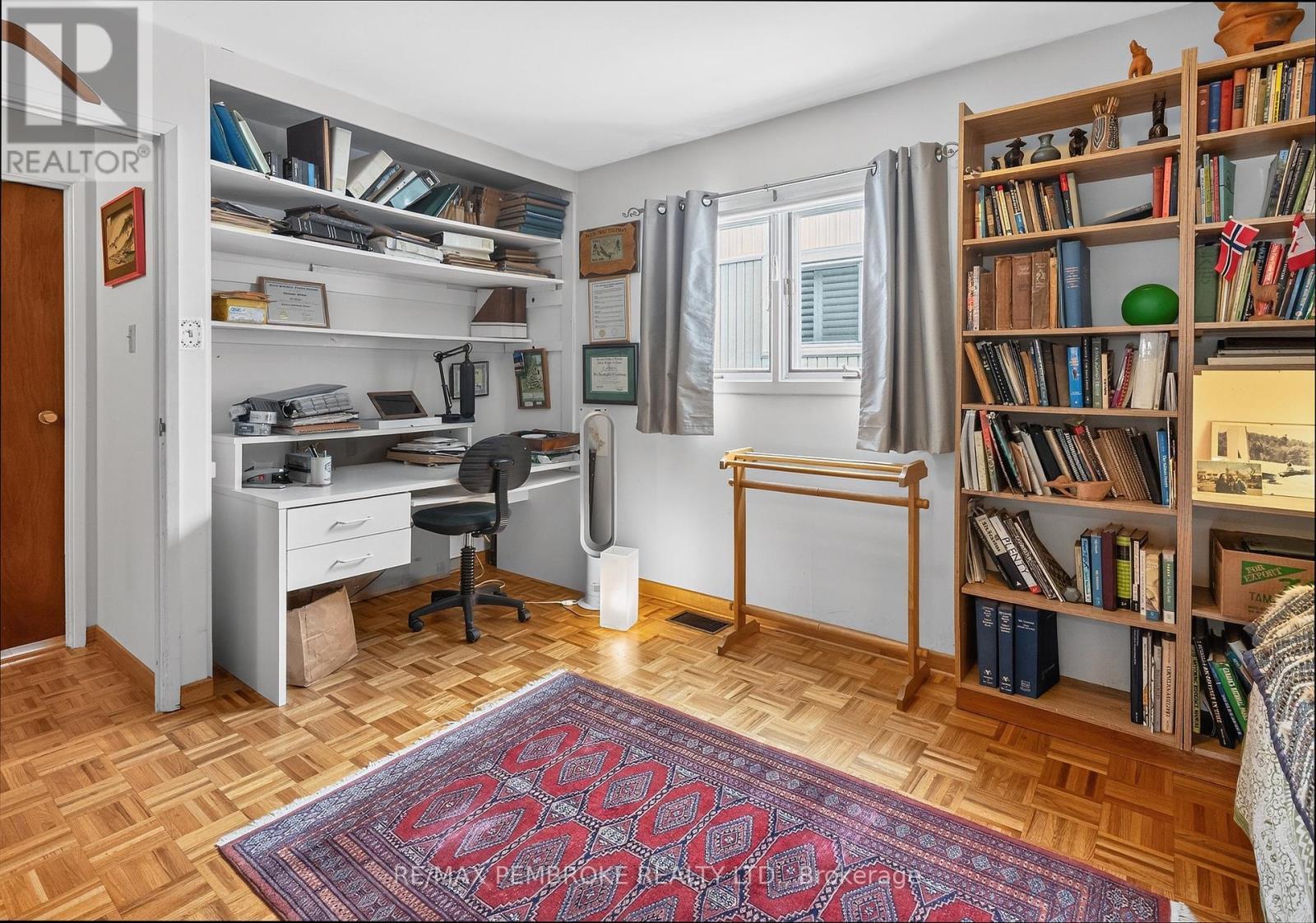 98 Glendale Avenue, Deep River, ON