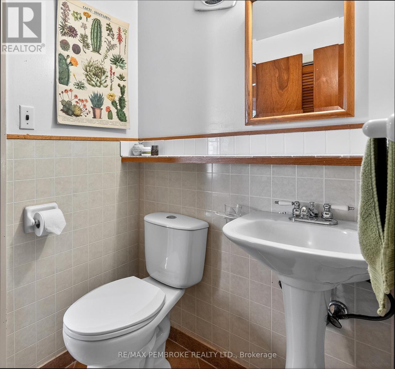 98 Glendale Avenue, Deep River, ON