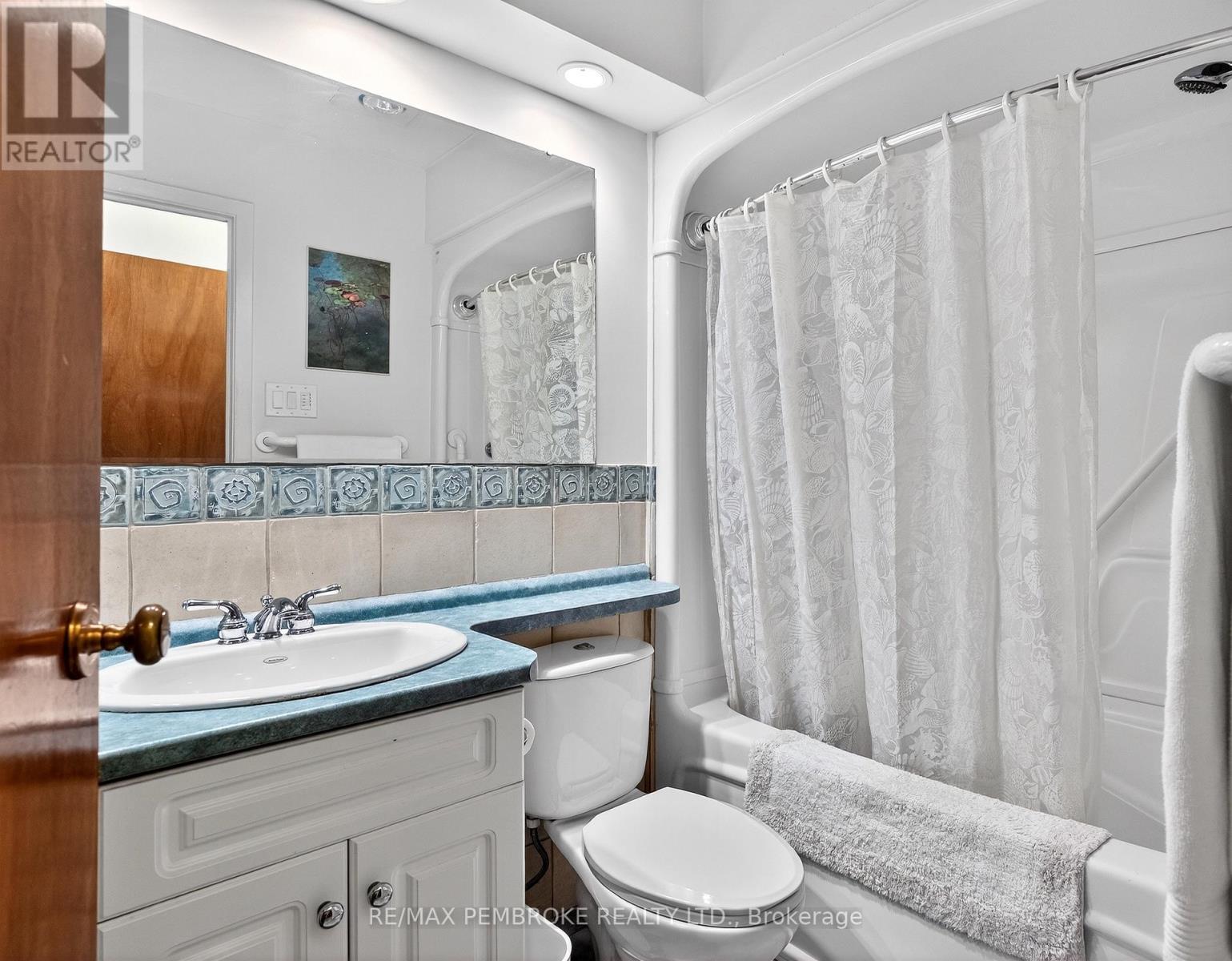 98 Glendale Avenue, Deep River, ON