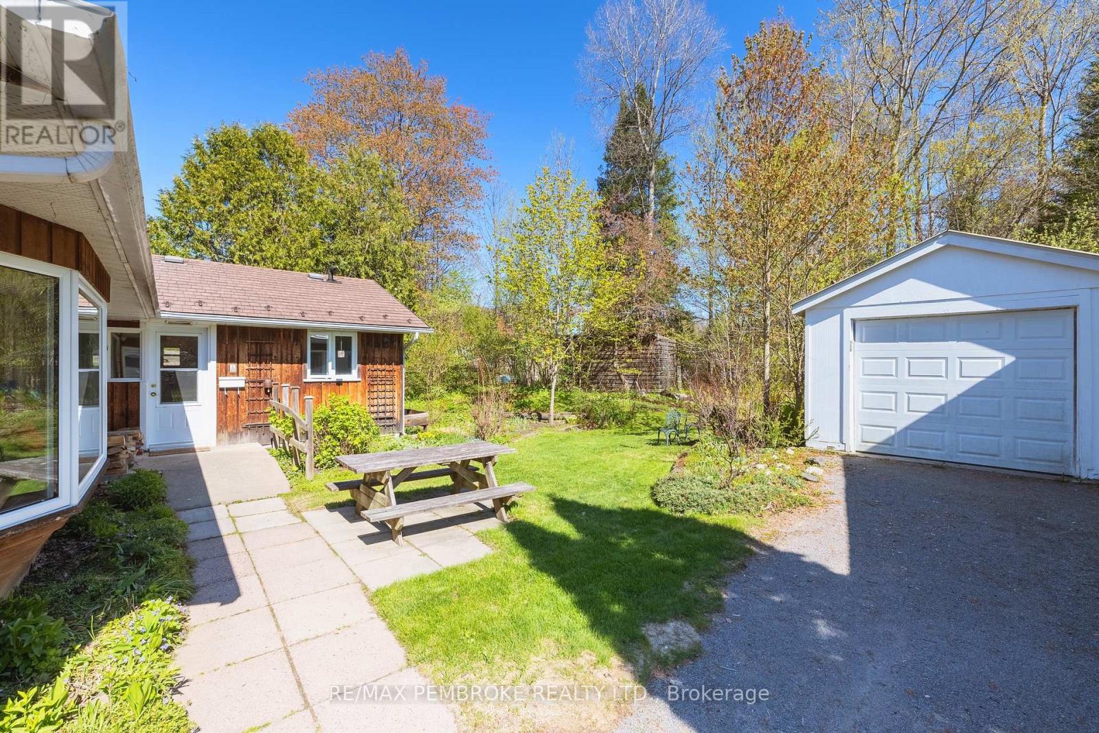 98 Glendale Avenue, Deep River, ON