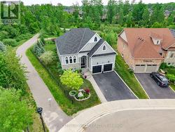 Walking path & just 1 side and no rear neighbour. - 