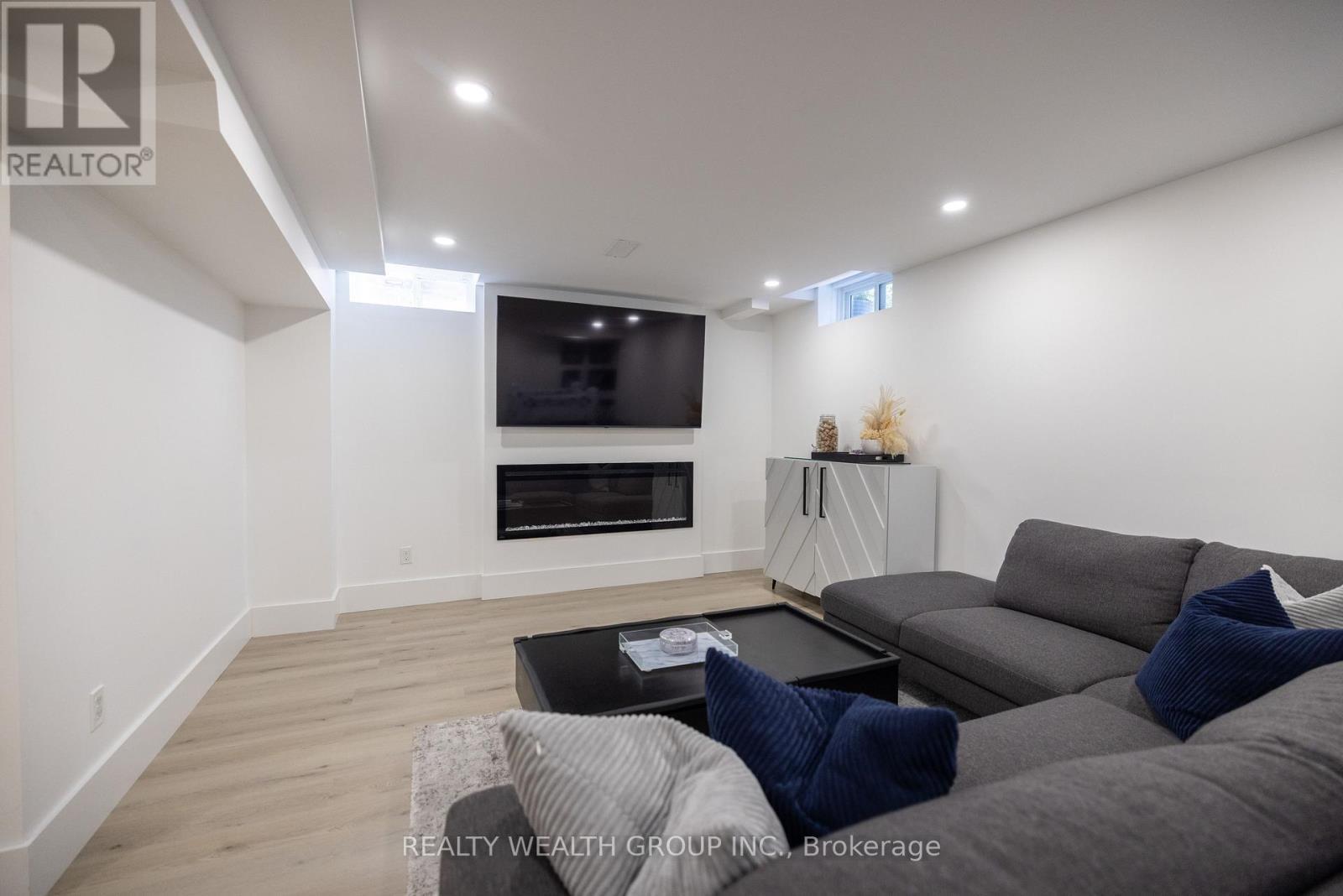 51 Haskell Crescent, Aurora, ON