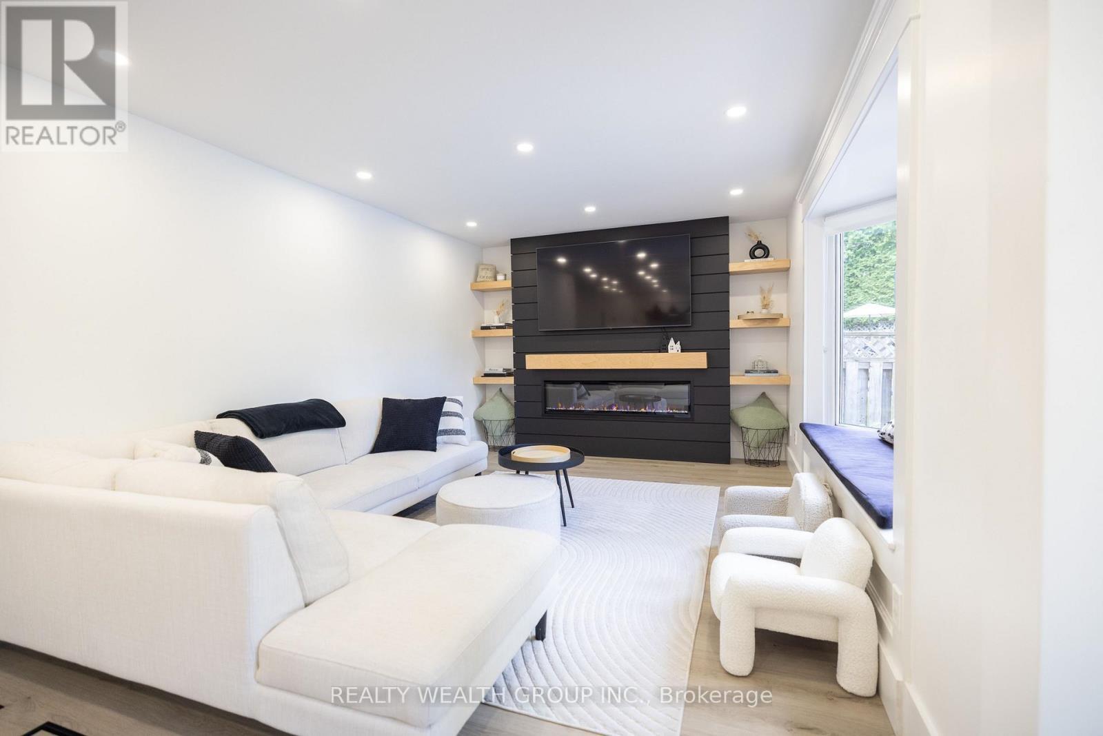51 Haskell Crescent, Aurora, ON