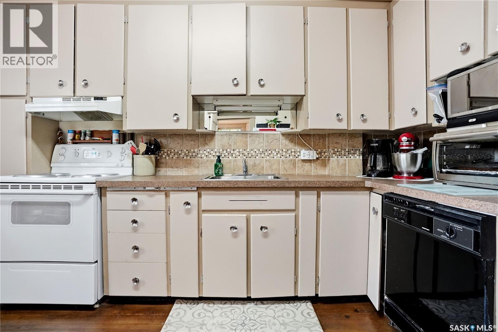 1320 Victoria Avenue, Regina, SK