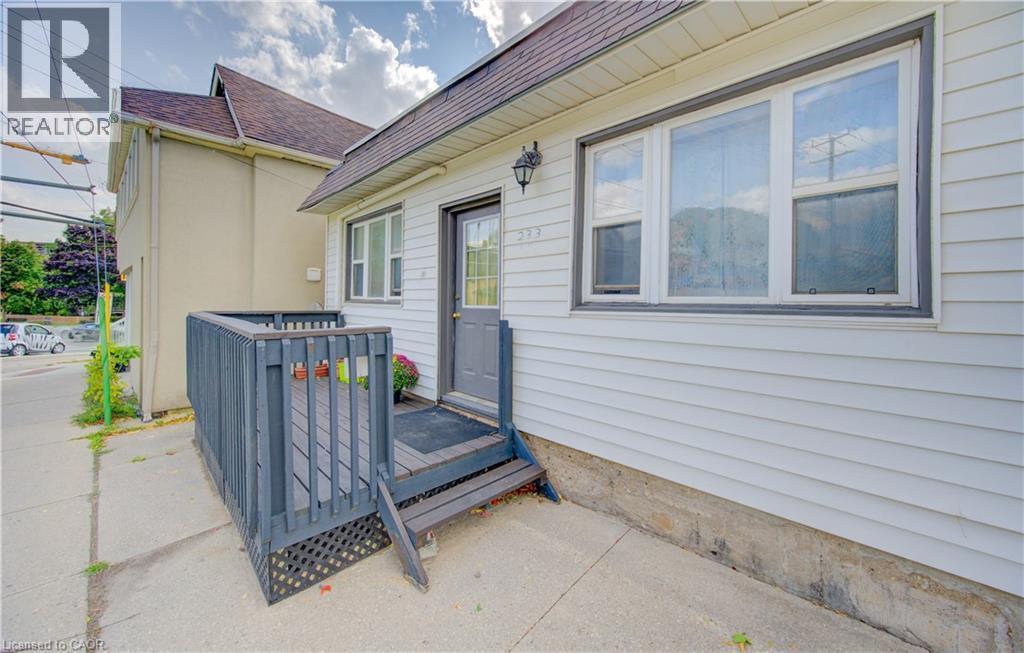 Unit 1: Entry - 233 Lancaster Street E, Kitchener, ON