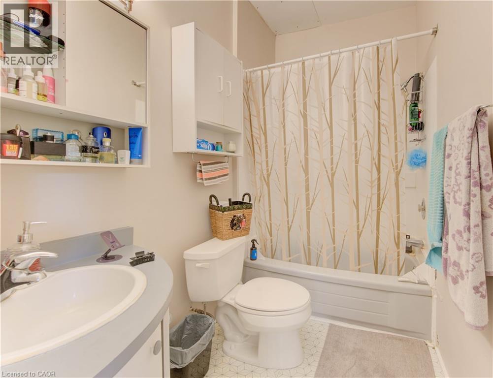Unit 2: Bathroom - 233 Lancaster Street E, Kitchener, ON