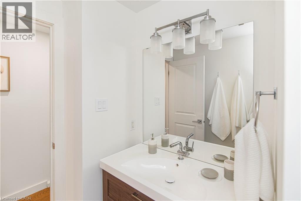 Bathroom - 39 Forestgate Drive, Hamilton, ON