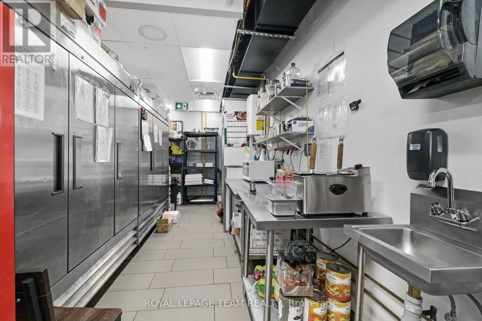 218 Laurier Avenue E, Ottawa, ON