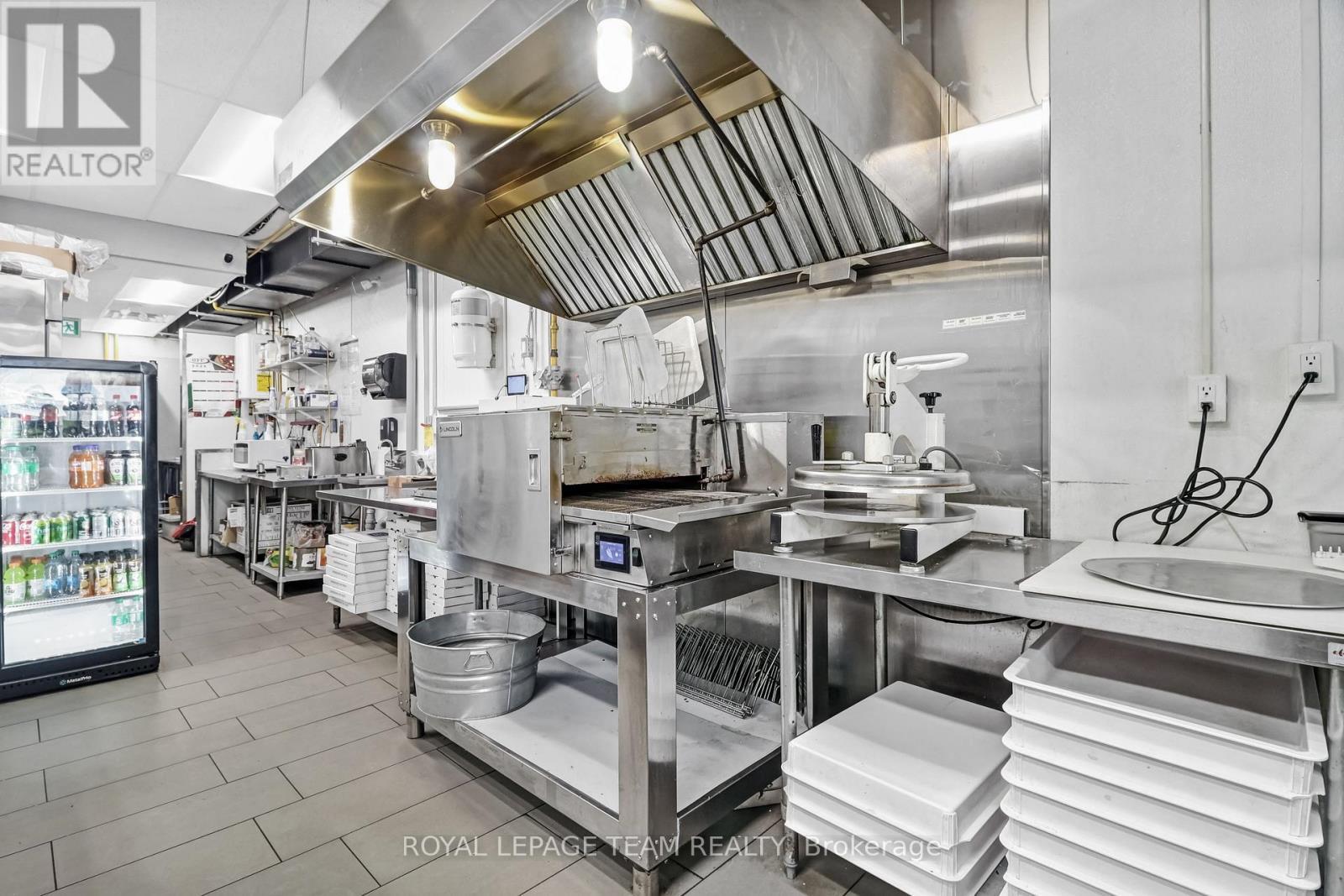 218 Laurier Avenue E, Ottawa, ON