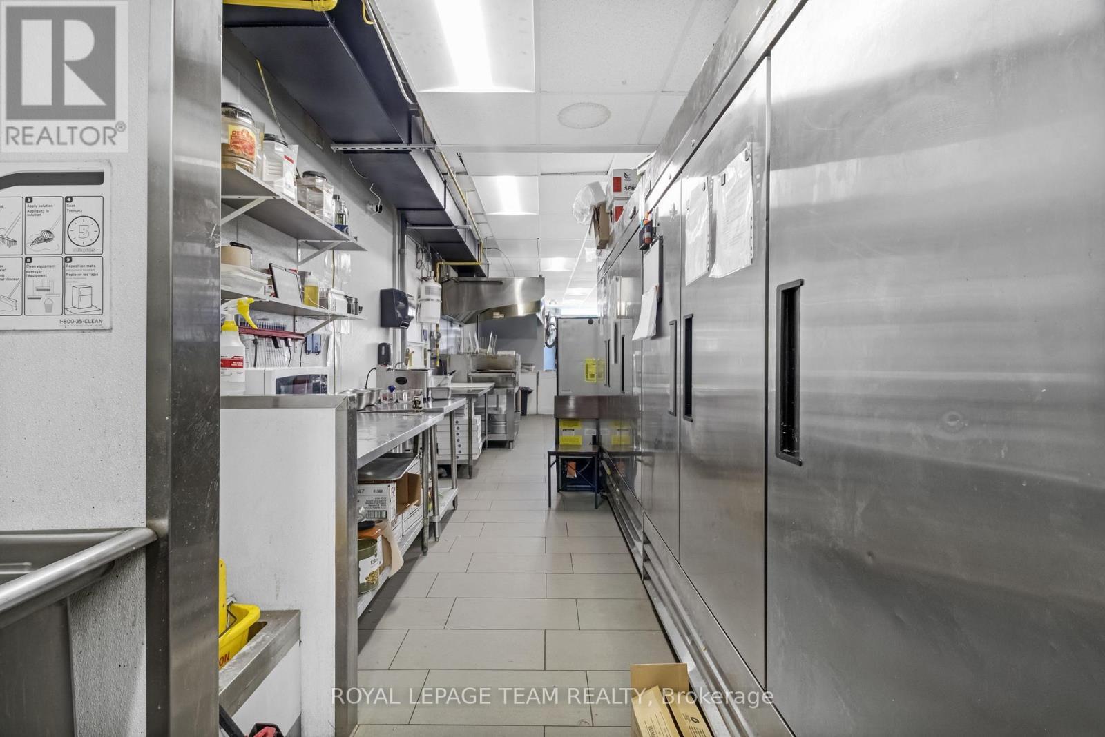218 Laurier Avenue E, Ottawa, ON