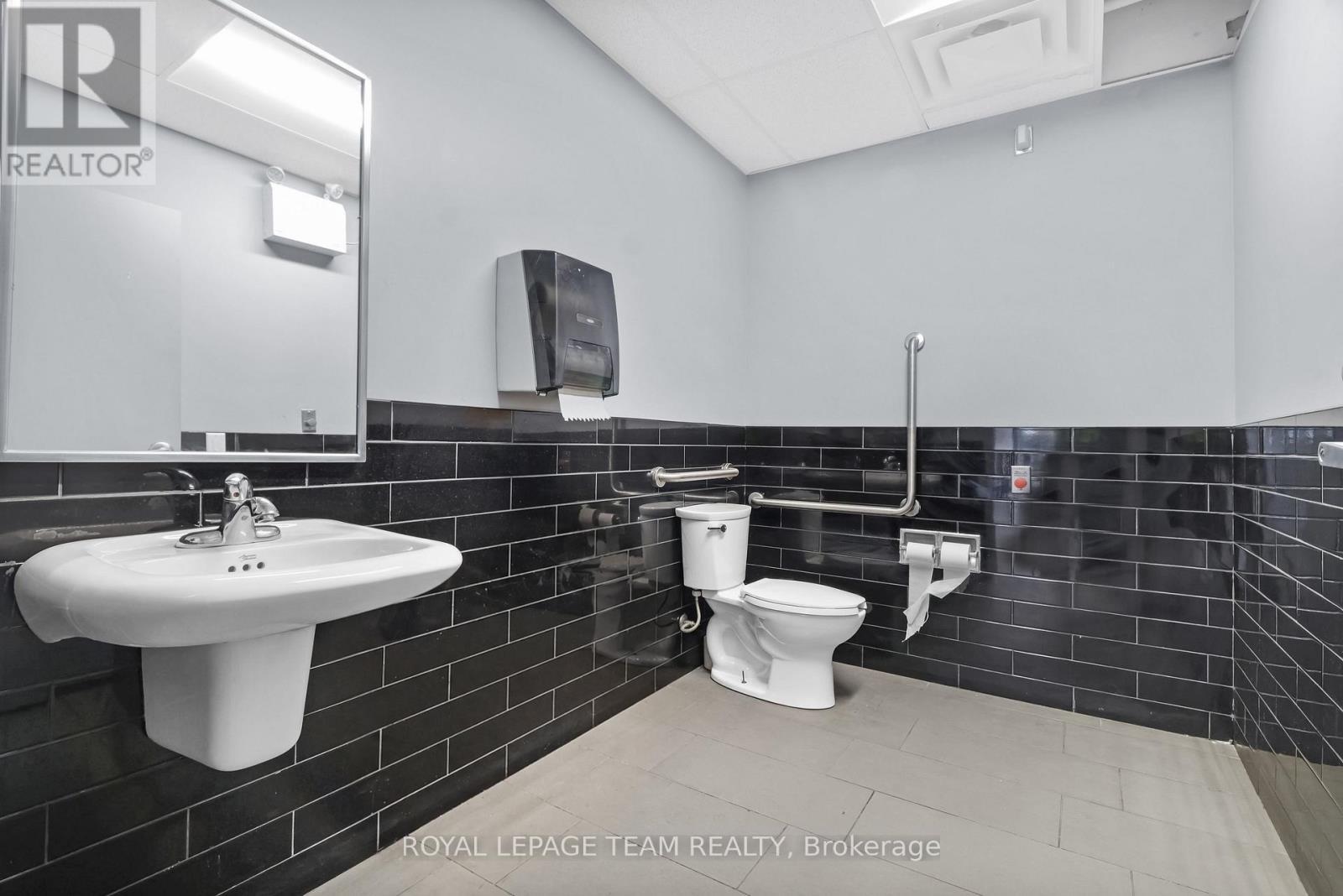 218 Laurier Avenue E, Ottawa, ON