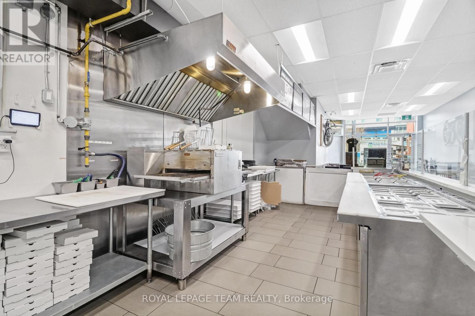 218 Laurier Avenue E, Ottawa, ON