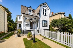 1120 Caledonia Ave Victoria, BC V8T 1G1