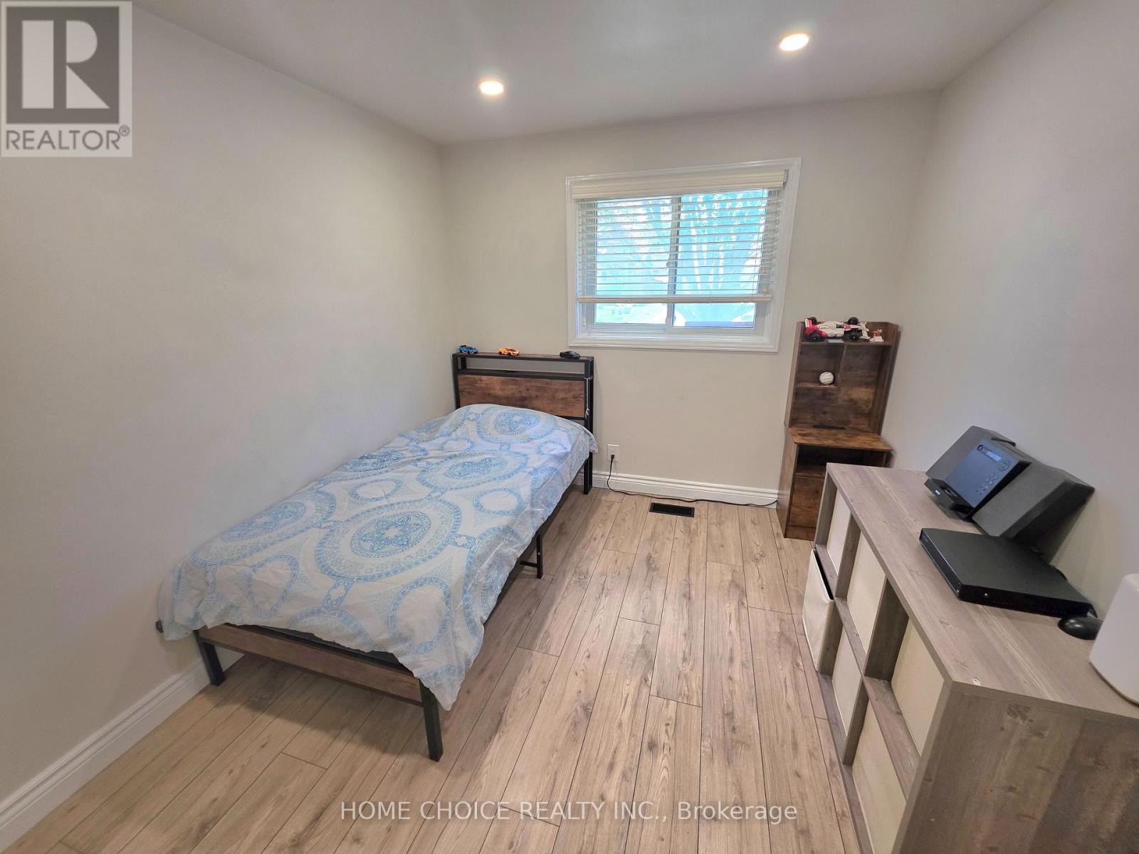 130 Champlain Crescent, Kitchener, ON